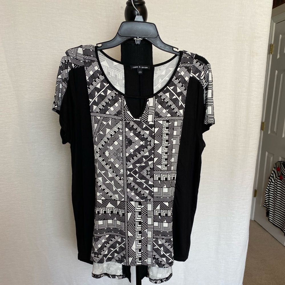 NWOT Black and white top